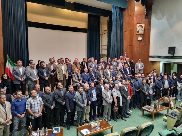 Honoring Mr. Engineer Hosseini and some other veterans of the country’s paint and resin industry in the paint and polymer faculty of Amirkabir University.